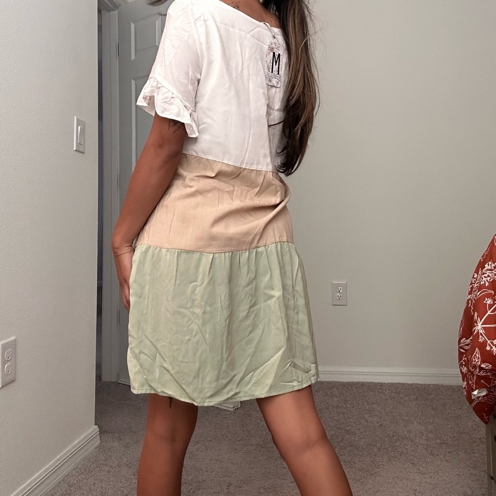 Dress 💚 - Picture 3 of 4